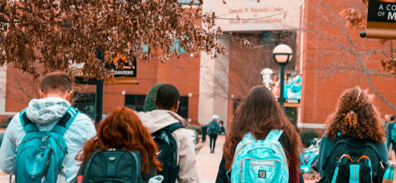 A Journey of Minds: Your Definitive Guide to Studying in the UK for International Students in 2026
