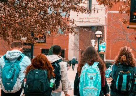 A Journey of Minds: Your Definitive Guide to Studying in the UK for International Students in 2026
