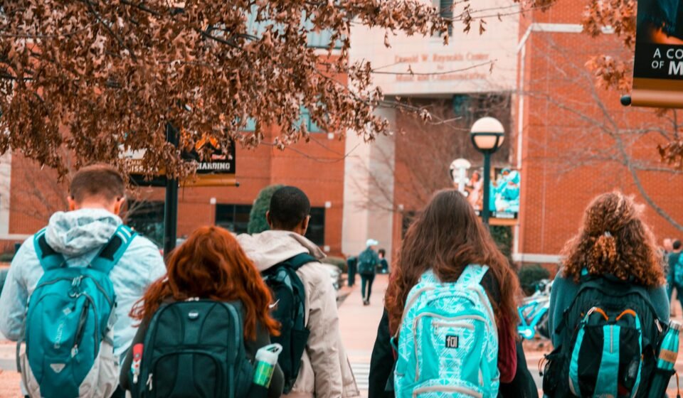 A Journey of Minds: Your Definitive Guide to Studying in the UK for International Students in 2026